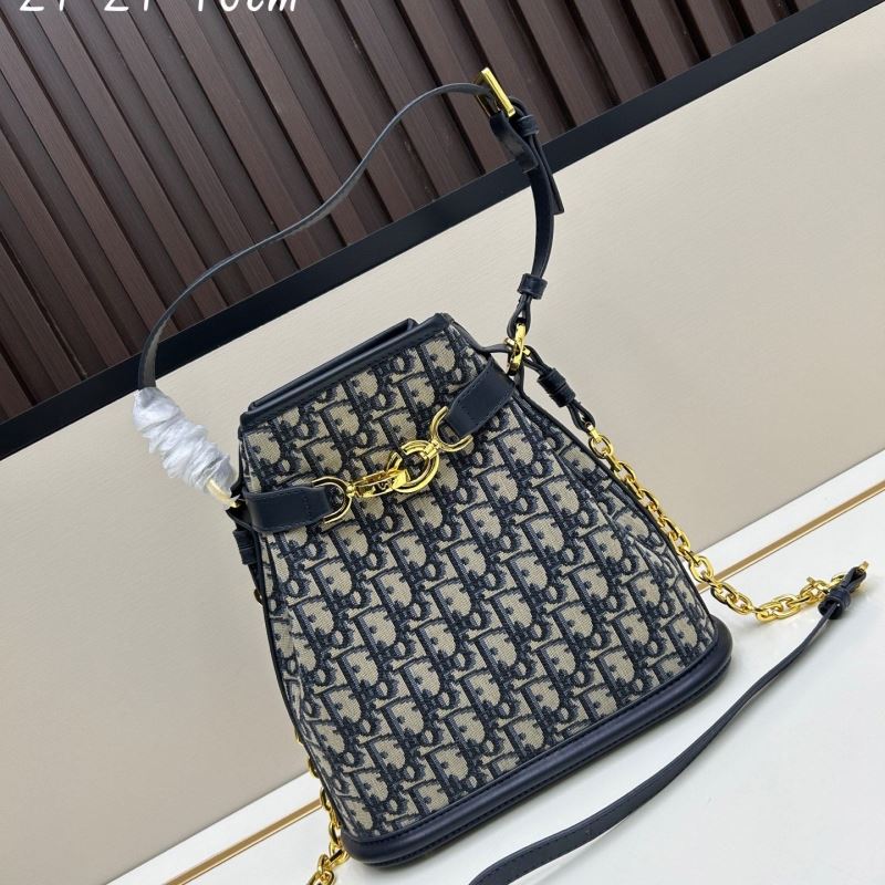 D*or bucket bags